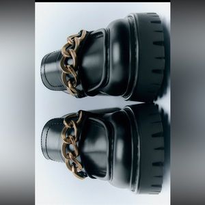 ZARA (like new!) gold chain heeled leather lofer